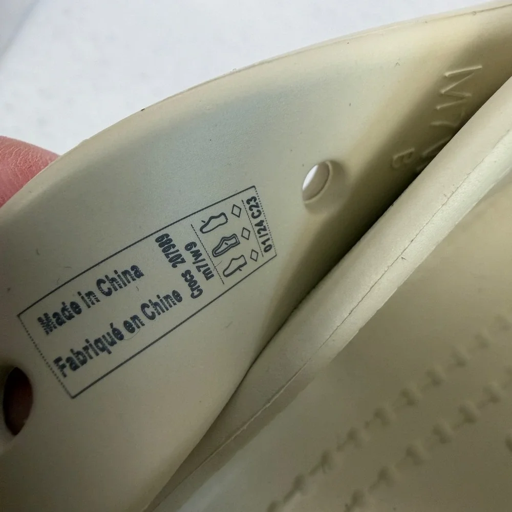 New Crocs Mega Crush Sandal Bone Platform Lug Sole Mens 7 Womens 9 Summer Cream